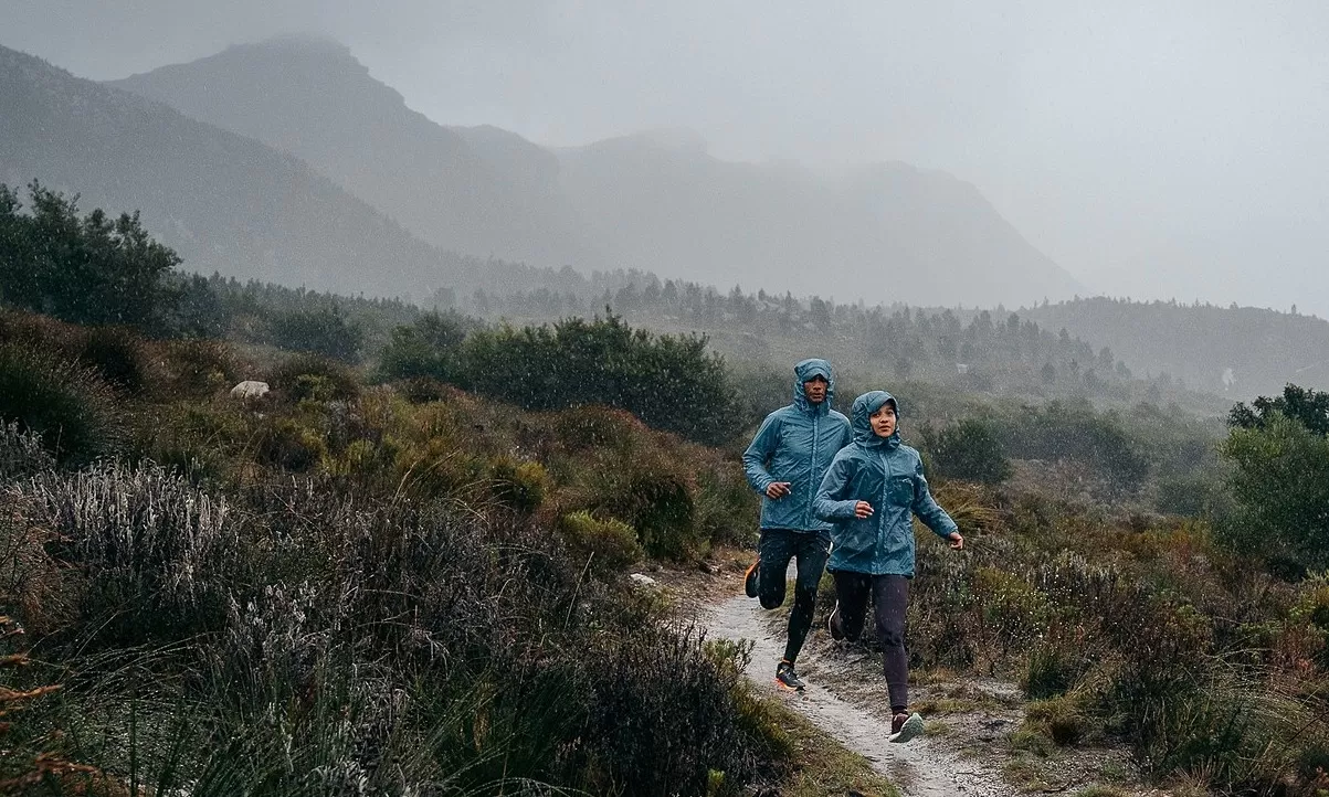 Chạy trong mưa, lạnh để rèn ý chí cho chạy trail